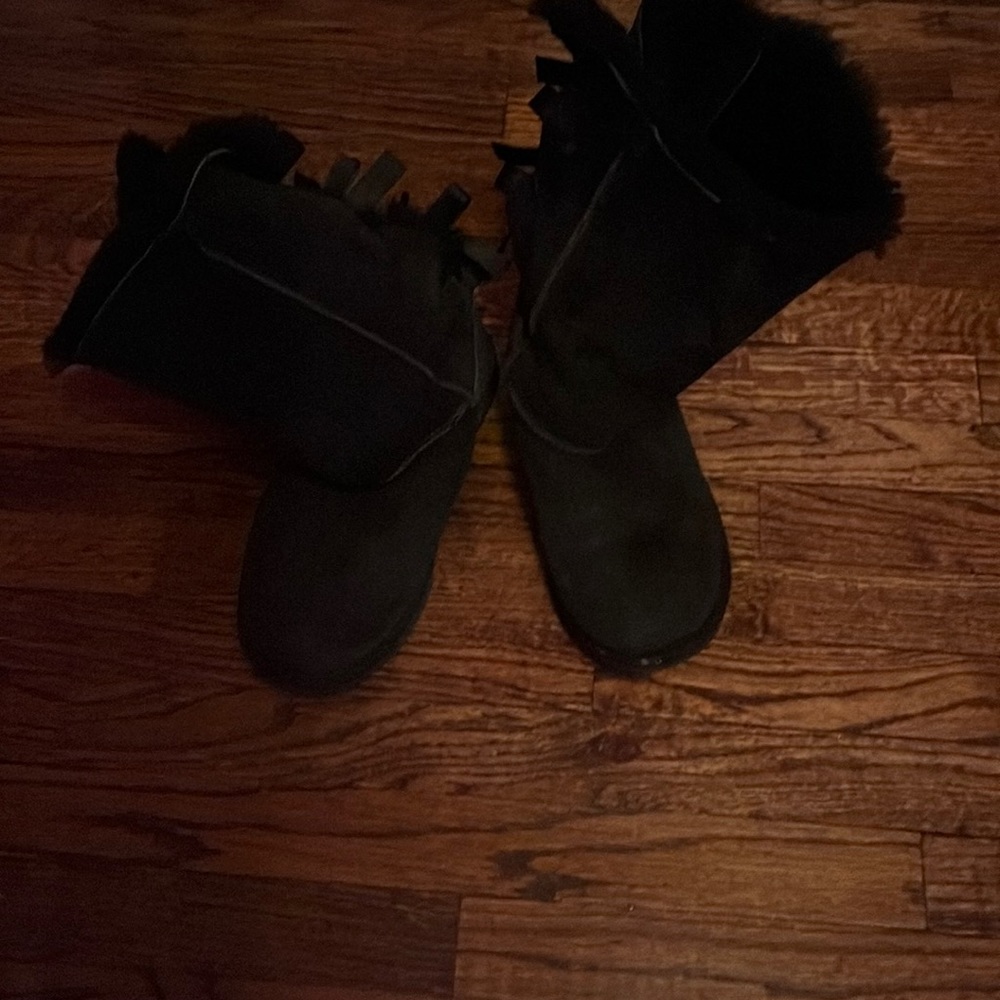 Size 5 Short Black Uggs With Bows (Bailey Bow 2)